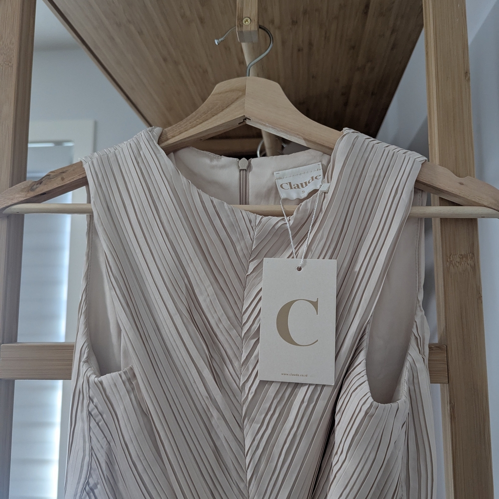 Claquette Pleated Midi Dress in Cream